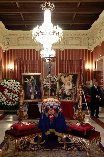 La chapelle ardente installée pour Cayetana dans un salon de l’hôtel de ville de Séville, le 20 novembre 2014