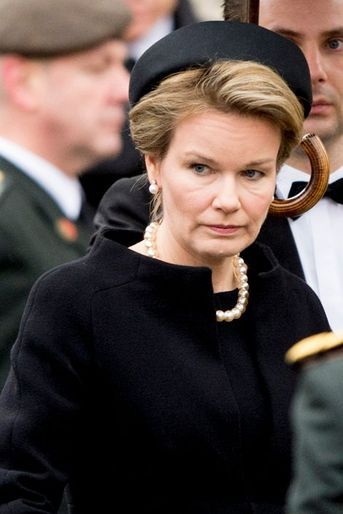 La reine Mathilde de Belgique aux obsèques de l’ex-reine Fabiola à Bruxelles, le 12 décembre 2014
