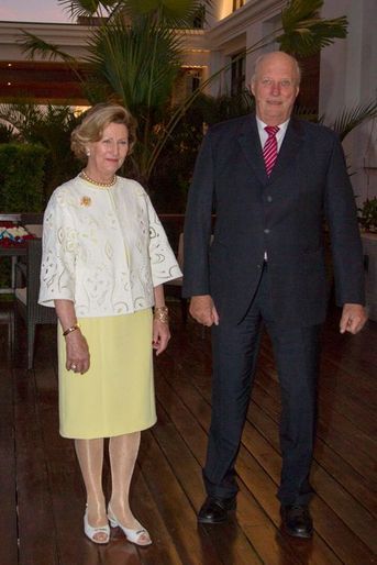 La reine Sonja et le roi Harald V de Norvège à Nay Pyi Taw, le 1er décembre 2014