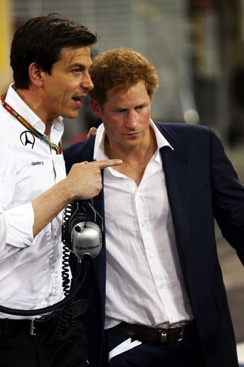 Le prince Harry avec Toto Wolff au Grand Prix de Formule 1 à Abou Dhabi, le 23 novembre 2014