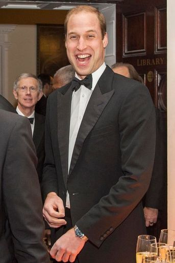 Le prince William confondu avec son grand père éclate de rire, à Londres le 21 novembre 2014