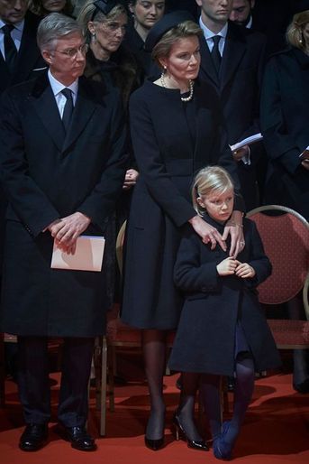 Le roi Philippe de Belgique, la reine Mathilde et la princesse Eléonore aux obsèques de l’ex-reine Fabiola à Bruxelles, le 12 décembre 2014