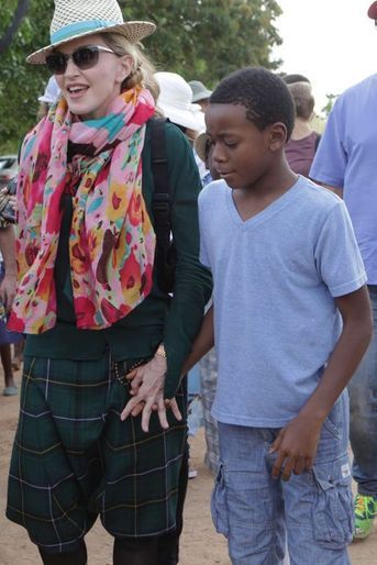 Madonna et son fils David à Kasungu le 30 novembre 2014