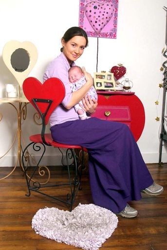  Emmanuelle Boidron avec sa fille Leia à Paris le 1er juin 2001