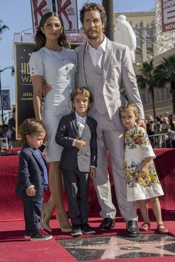 L&#039;acteur Matthew McConaughey, sa femme Camila Alves et leurs enfants en Dolce &amp; Gabbana pour l&#039;inauguration de l&#039;étoile de l&#039;acteur à Hollywood Bo...