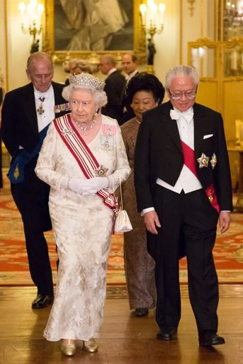 La reine Elizabeth II, son époux le duc d’Edimbourg, avec le président de la République de Singapour et sa femme à Londres le 21 octobre 2014