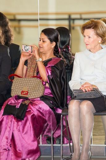 La reine Sonja de Norvège et Sharmistha Mukherjee à Oslo le 14 octobre 2014