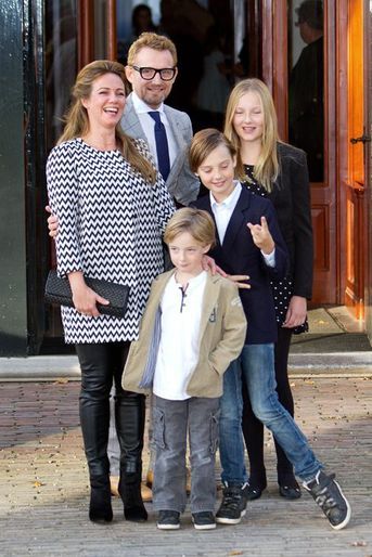 Le prince Bernhard, frère de Floris, avec la princesse Annette et leurs enfants à Apeldoorn le 9 novembre 2014