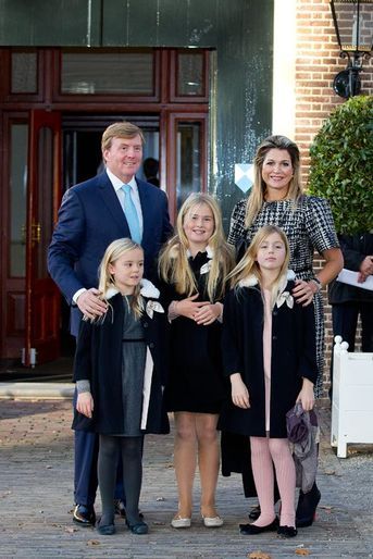 Le roi Willem-Alexander des Pays-Bas, la reine Maxima et leurs filles avec le prince Floris et son fils Willem Jan à Apeldoorn, le 9 novembre 2014