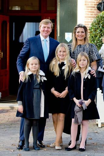 Le roi Willem-Alexander des Pays-Bas, la reine Maxima et leurs filles les princesses Catharina-Amalia, Alexia et Ariane, à Apeldoorn le 9 novembre...
