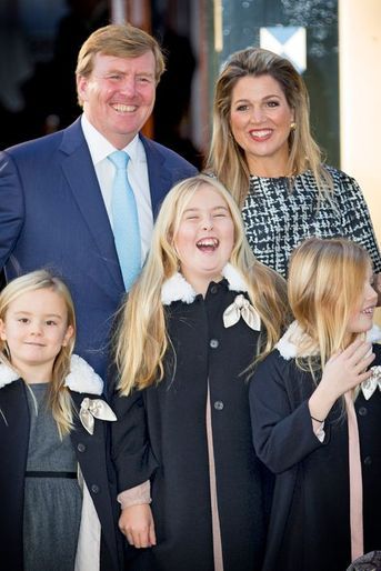 Le roi Willem-Alexander des Pays-Bas, la reine Maxima et leurs filles les princesses Catharina-Amalia, Alexia et Ariane, à Apeldoorn le 9 novembre...