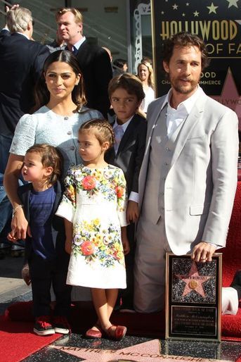 Matthew McConaughey entouré de sa femme, Camilla Alves, et de leurs trois enfants, à Los Angeles le 17 novembre 2014