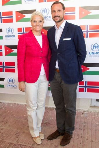 Mette-Marit et Haakon de Norvège visitent le centre d&#039;enregistrement du HCR de Khalda, le 22 octobre 2014