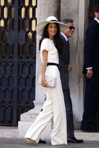 Amal Alamuddin en Stella McCartney lors de son mariage civil avec George Clooney à Venise, le 29 septembre 2014