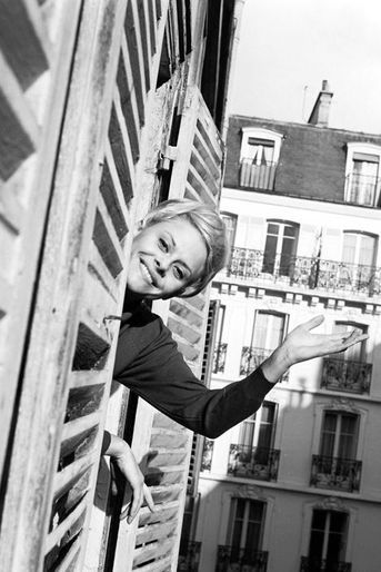 Christiane Minazzoli chez elle. Paris, en 1962