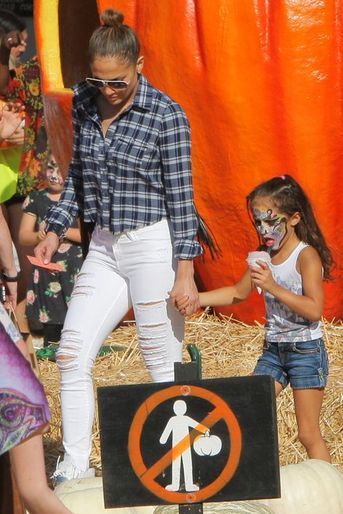 Jennifer Lopez et ses enfants au Mr Bones Pumpkin Patch