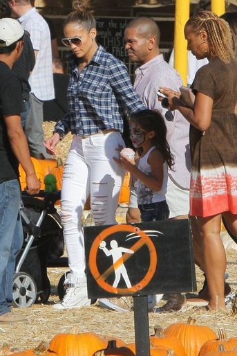 Jennifer Lopez et ses enfants au Mr Bones Pumpkin Patch