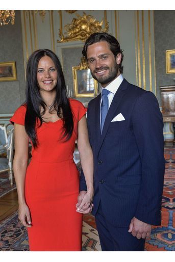 La photo officielle de Carl-Philip et de Sofia Hellqvist à l&#039;annonce de leurs fiançailles