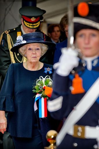 La princesse Beatrix des Pays-Bas aux 200 ans de la police militaire royale hollandaise qu’elle patronne au palais Het Loo à Apeldoorn, le 26 oct...