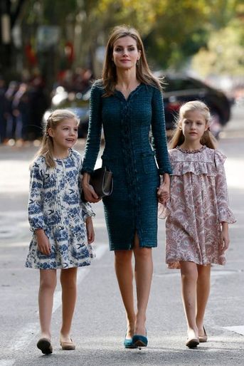La reine Letizia d&#039;Espagne et les princesses Leonor et Sofia à la Fête nationale d’Espagne, le 12 octobre 2014