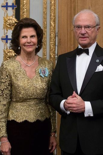 La reine Silvia et le roi Carl XVI Gustaf de Suède pour le souper offert aux membres du Parlement à Stockholm, le 22 octobre 2014
