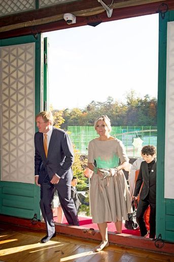 Le roi Willem-Alexander des Pays-Bas et la reine Maxima participent à un séminaire dans le Temple Jeonggak de l&#039;Université Dongguk, le 3 novembre...