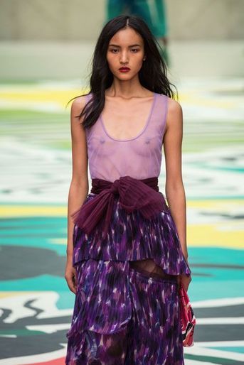 Un mannequin lors du défilé Burberry Prorsum printemps-été 2015 pendant la Fashion Week de Londres, le 15 septembre 2014