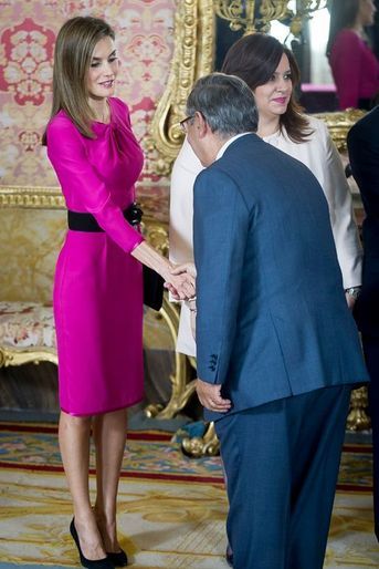 Felipe VI d’Espagne et Letizia reçoivent le président de la République du Honduras et son épouse au Palais royal à Madrid le 1er octobre 2014