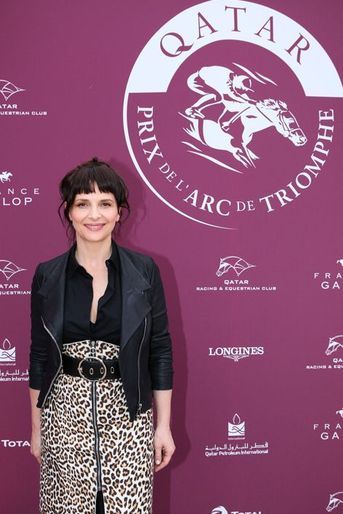 Juliette Binoche au Qatar Prix de l’Arc de Triomphe à Paris, le 5 octobre 2014