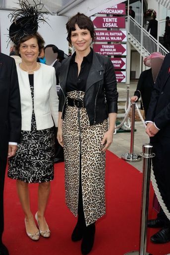 Juliette Binoche et Madame Bélinguier au Qatar Prix de l’Arc de Triomphe à Paris, le 5 octobre 2014