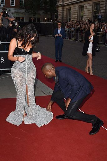Kim Kardashian et Kanye West à la 17e cérémonie des GQ Awards 2014. 