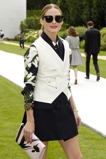 La chemise faussement classique : Olivia Palermo à Paris lors du défilé Dior Haute Couture automne-hiver 2014-2015, le 7 juillet 2014