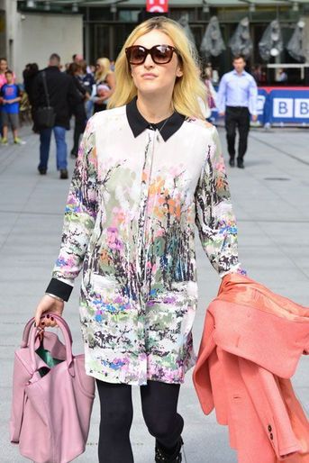 La robe-chemise : la journaliste anglaise Fearne Cotton à Londres, le 2 septembre 2014