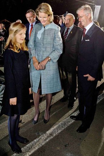 Le roi Philippe de Belgique, la reine Mathilde et la princesse héritière Elisabeth à Ploegsteert, le 17 octobre 2014