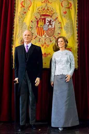 Les statues de cire de l'ancien roi Juan Carlos et de l'ancienne reine Sofia au Museo de Cera à Madrid, le 12 octobre 2014
