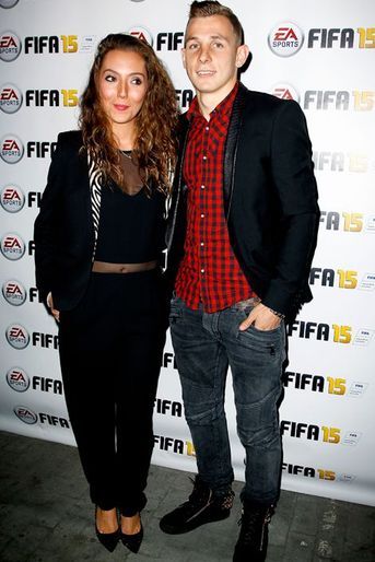 Lucas Digne et sa petite amie au lancement du jeu vidéo FIFA 15 à Paris, le 22 septembre 2014.