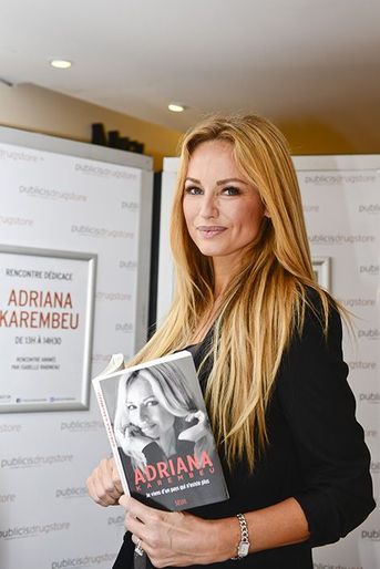 Adriana Karembeu a une séance de dédicace pour sa biographie «Je viens d'un pays qui n'existe plus», en présence de son mari André Ohanian. 