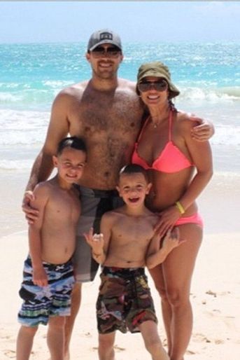 Britney Spears pose avec David Lucado et ses deux fils 