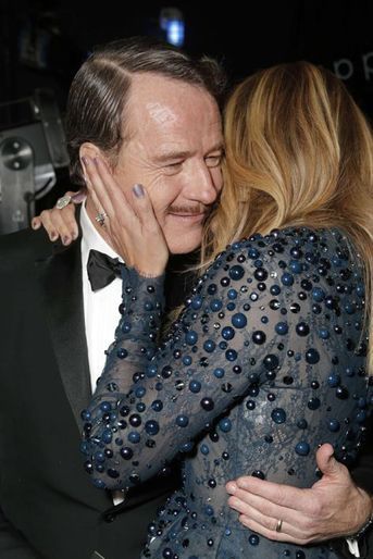 Julia Roberts congratule Brian Cranston aux 66e Emmy Awards le 25 août 2014