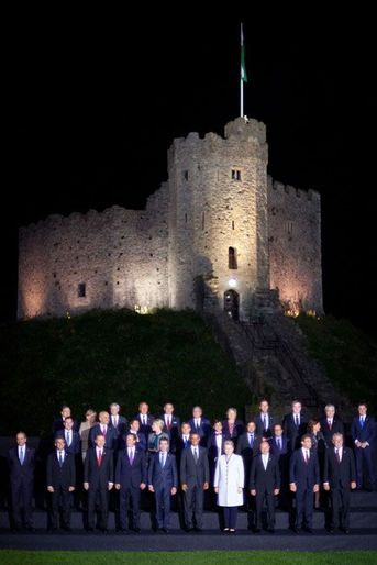Photo de groupe devant le château de Cardiff
