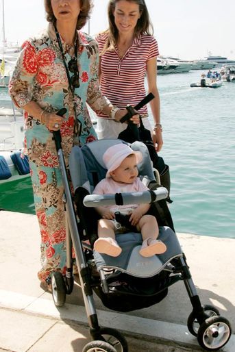 En 2006, Letizia avec sa fille Leonor et la reine Sofia
