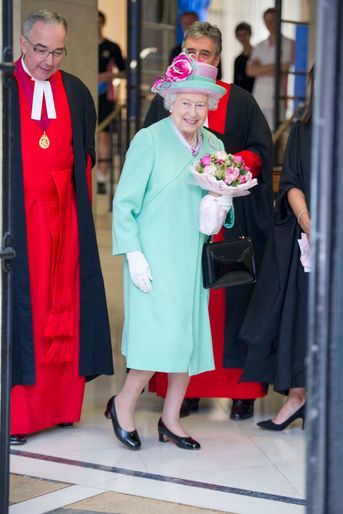 Elizabeth et Philip, toujours chic - Robe pastel et chapeau blanc, la classe royale
