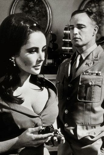 En 1967, John Huston réalise «Reflets dans un œil d'or», en VO «Reflections in a Golden Eye». L'affiche est partagée par Elizabeth Taylor et Marlon Brando. 