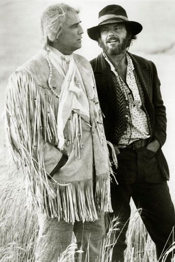 1976. La carrière du jeune acteur décolle. Arthur Penn offre à Nicholson un rôle important dans «The Missouri Breaks» aux côtés de Marlon Brando. Le film relate l&#039;histoire de Tom Cattle, un voleur de bétail aux Etats-Unis. 