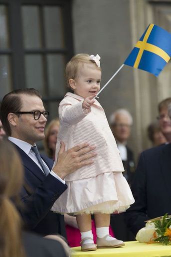 Suède - Estelle, adorable pour honorer son grand-père 