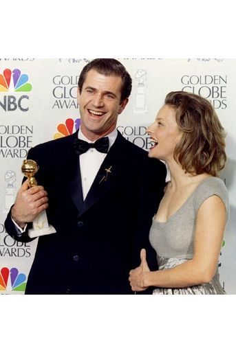 Tête brulée du cinéma américain, Mel Gibson n'a que peu de vrais amis à Hollywood. Mais il peut compter sur sa partenaire de Maverick, la délicieuse Jodie Foster, qui le mettra en scène prochainement dans The Beaver.