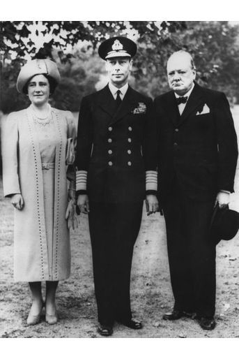 George VI est bien sûr à jamais associé à Winston Churchill et leur combat commun pendant la seconde guerre mondiale contre la barbarie nazie. 