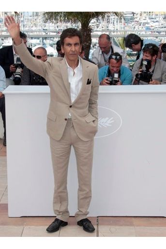 Rachid Bouchareb vient présenter son dernier film, Hors-la-loi. Son dernier film, Indigènes, avait été récompensé à Cannes en 2006 : ses quatre acteurs principaux avaient reçu collectivement le prix d'interprétation masculine.