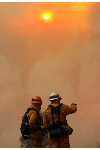 Plus de 2 500 pompiers sont mobilisés, dont certains sont arrivés en renfort du Wyoming ou du Montana.