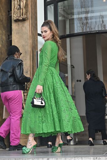 Clara Berry au défilé Giambattista Valli, lors de la Fashion Week de Paris, le 7 mars 2022.